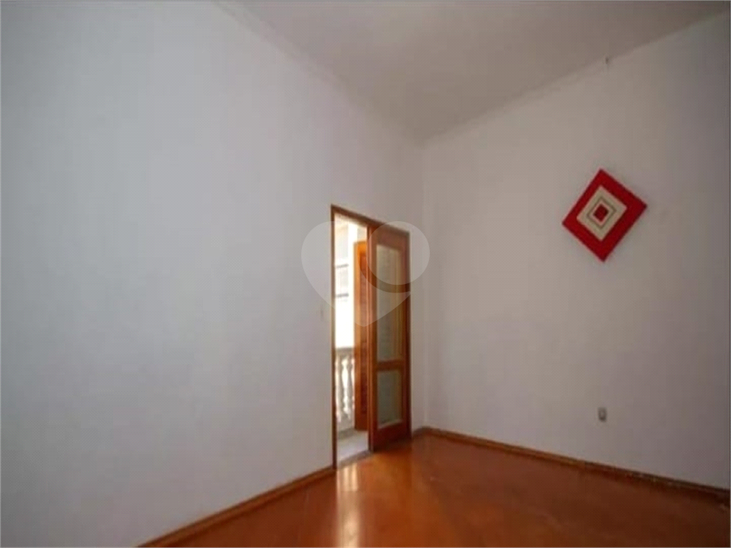 Excelente Sobrado no Bairro Chora Menino com 3 Dormitórios / 1 Suíte com Sacada