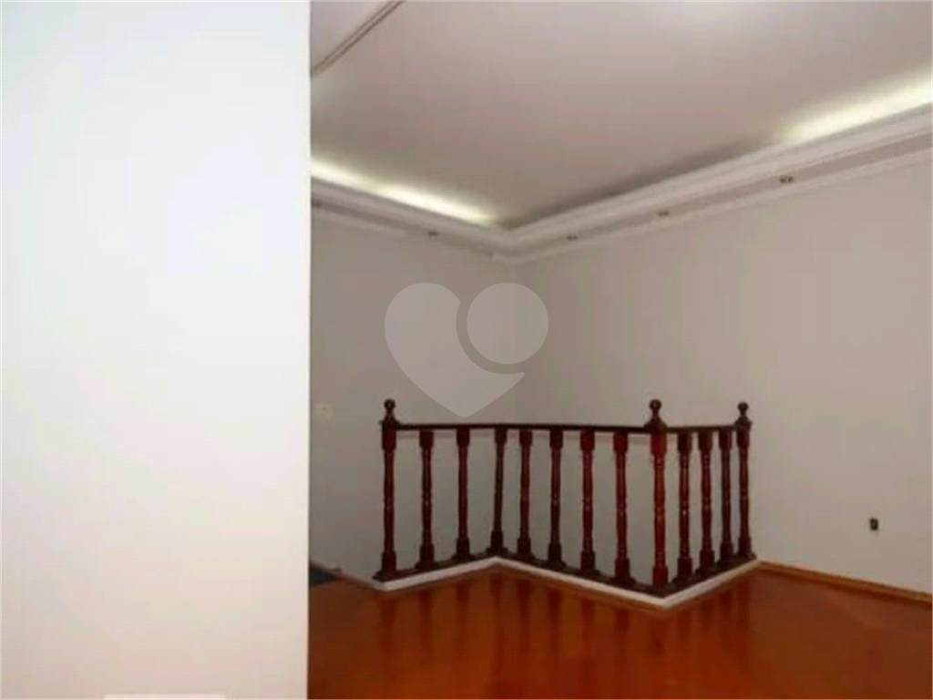 Excelente Sobrado no Bairro Chora Menino com 3 Dormitórios / 1 Suíte com Sacada
