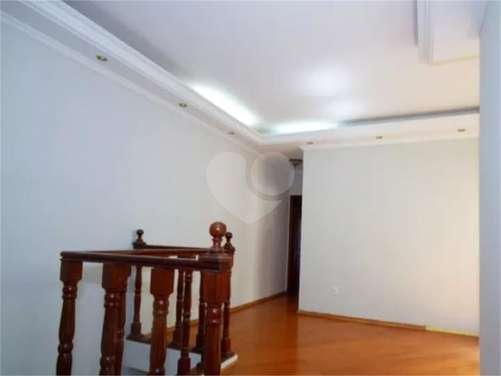 Excelente Sobrado no Bairro Chora Menino com 3 Dormitórios / 1 Suíte com Sacada
