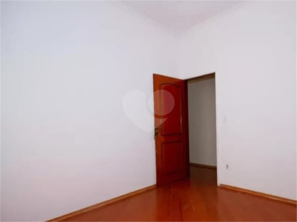 Excelente Sobrado no Bairro Chora Menino com 3 Dormitórios / 1 Suíte com Sacada