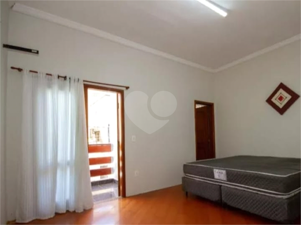 Excelente Sobrado no Bairro Chora Menino com 3 Dormitórios / 1 Suíte com Sacada