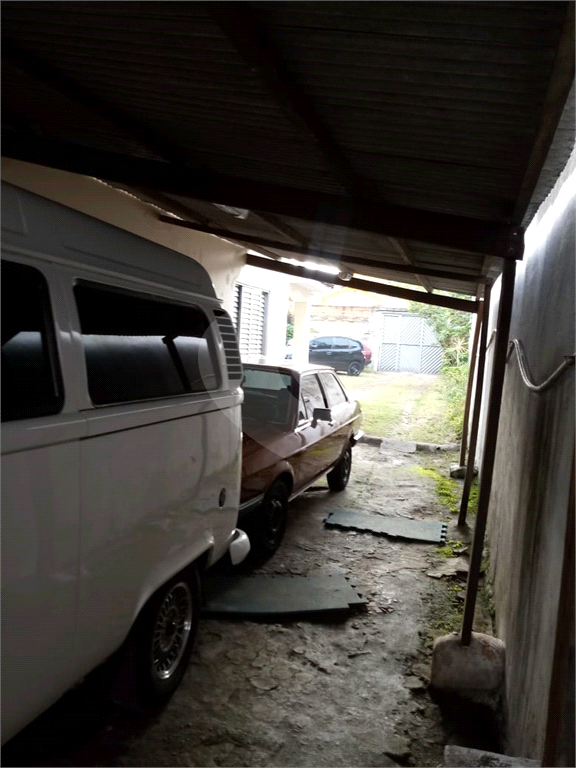 Terreno de 400 m2 com 3 casas, Metragem do terreno 8 de frente sendo 51 de fundos Parada inglesa.