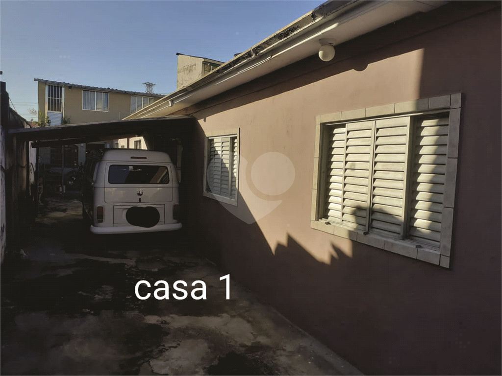 Terreno de 400 m2 com 3 casas, Metragem do terreno 8 de frente sendo 51 de fundos Parada inglesa.