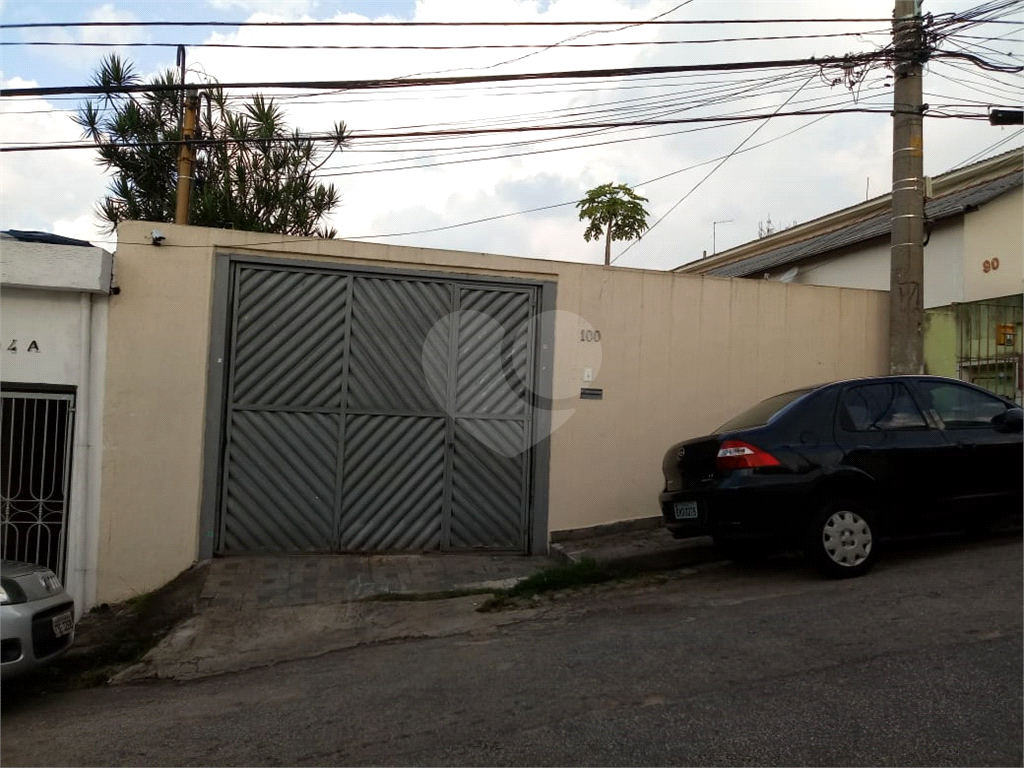 Terreno de 400 m2 com 3 casas, Metragem do terreno 8 de frente sendo 51 de fundos Parada inglesa.