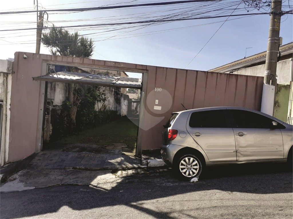 Terreno de 400 m2 com 3 casas, Metragem do terreno 8 de frente sendo 51 de fundos Parada inglesa.