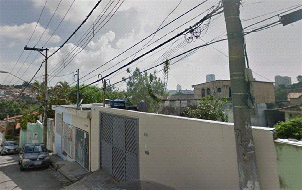 Terreno de 400 m2 com 3 casas, Metragem do terreno 8 de frente sendo 51 de fundos Parada inglesa.