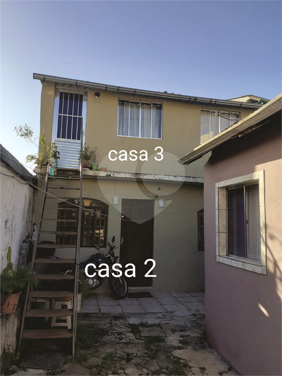 Terreno de 400 m2 com 3 casas, Metragem do terreno 8 de frente sendo 51 de fundos Parada inglesa.