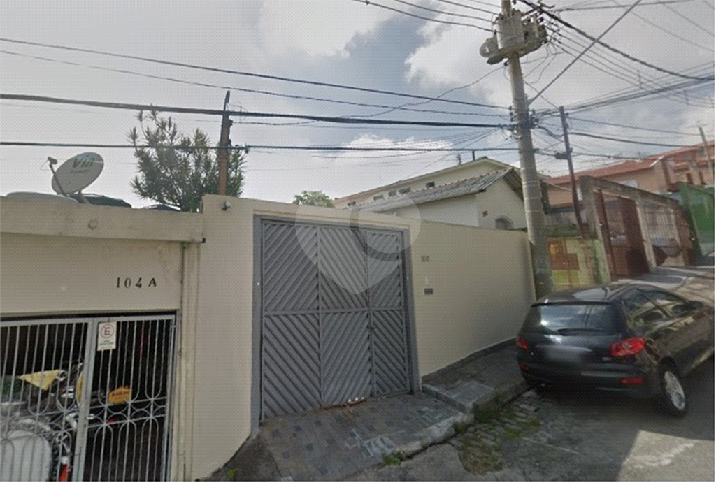 Terreno de 400 m2 com 3 casas, Metragem do terreno 8 de frente sendo 51 de fundos Parada inglesa.