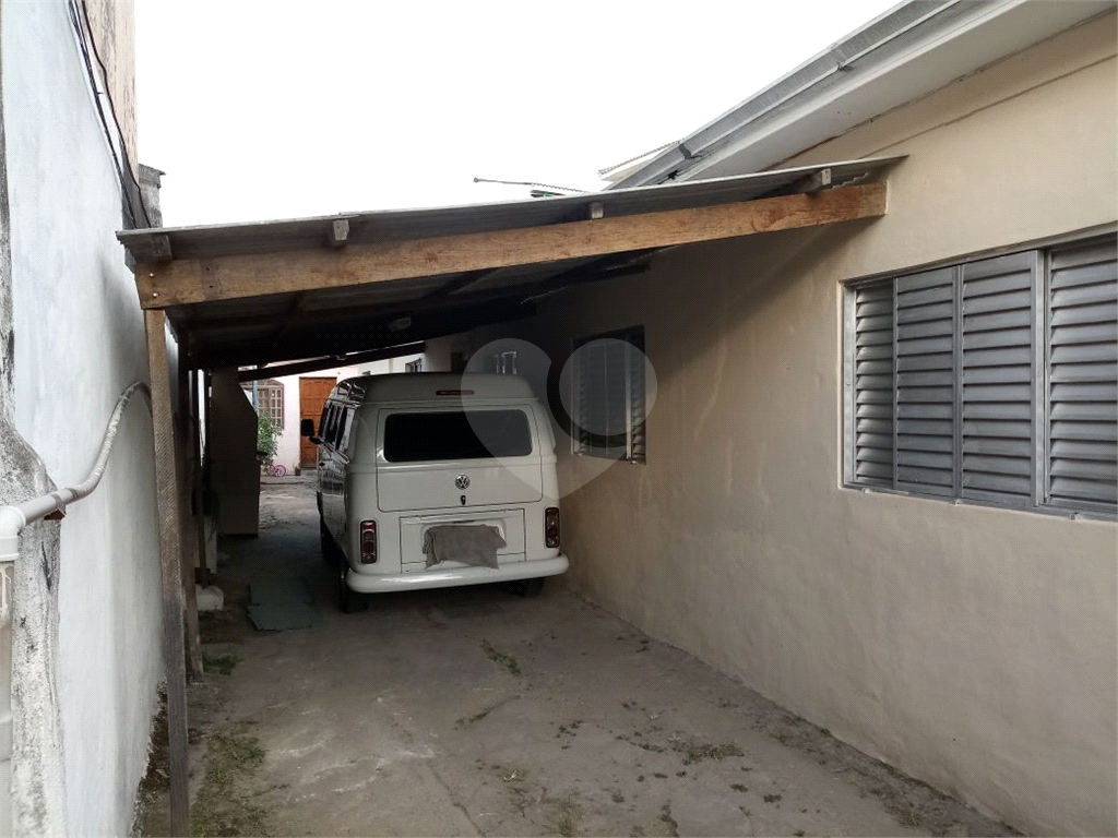 Terreno de 400 m2 com 3 casas, Metragem do terreno 8 de frente sendo 51 de fundos Parada inglesa.