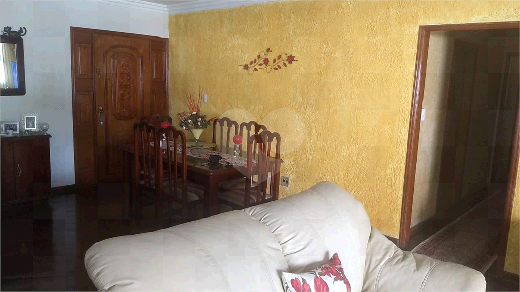 Apartamento de alto padrão no bairro da Água Fria. Edifício de 8 andares. 2 apartamentos por andar.