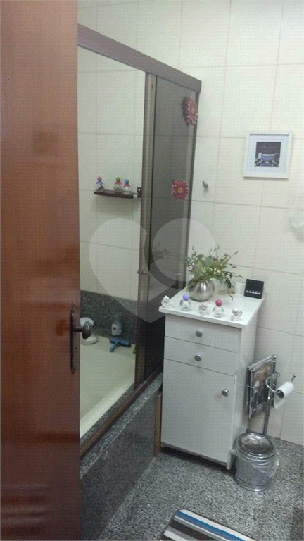 Apartamento de alto padrão no bairro da Água Fria. Edifício de 8 andares. 2 apartamentos por andar.