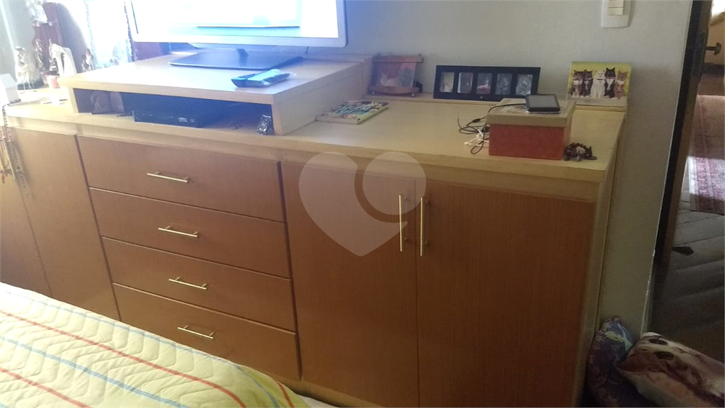 Apartamento de alto padrão no bairro da Água Fria. Edifício de 8 andares. 2 apartamentos por andar.