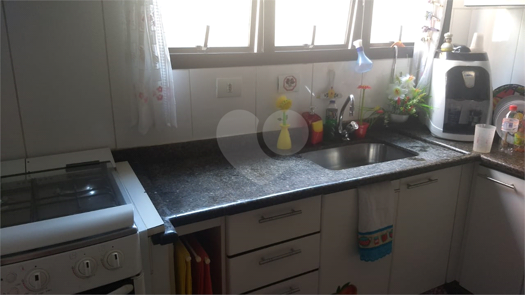 Apartamento de alto padrão no bairro da Água Fria. Edifício de 8 andares. 2 apartamentos por andar.