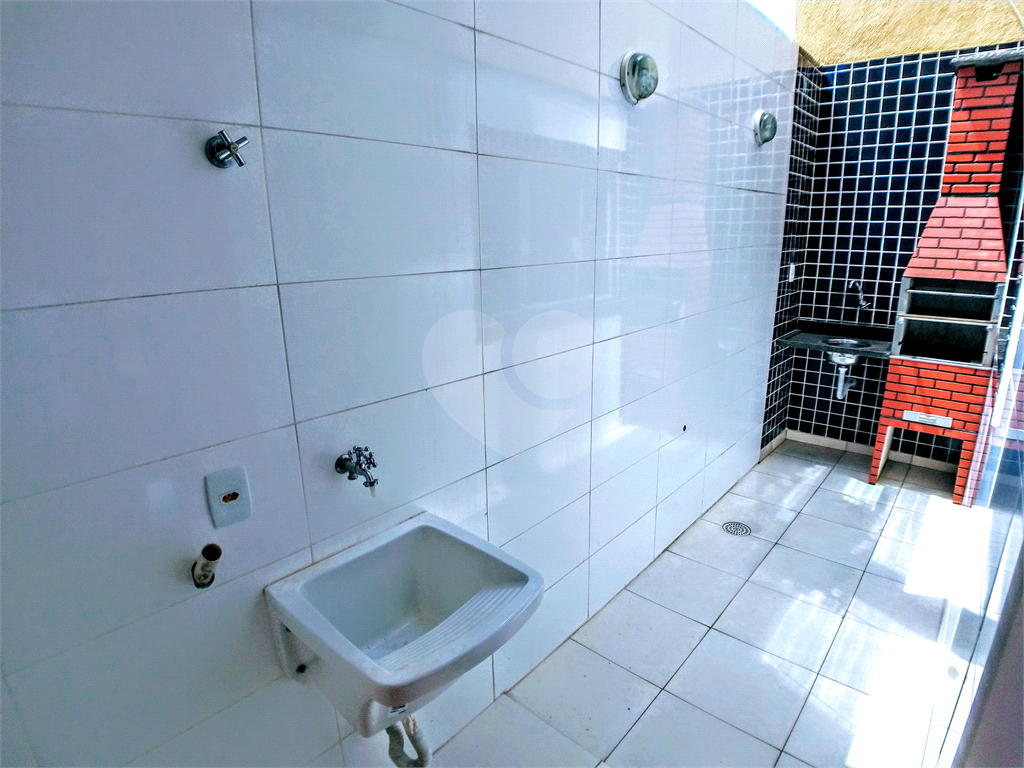 Lindo, moderno e pronto para morar, 2 suítes e  2 vagas, quintal e churrasqueira!