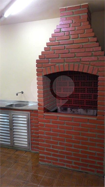 Casa de 3 Dormitórios com 150m² para Locação no Jardim Ester 