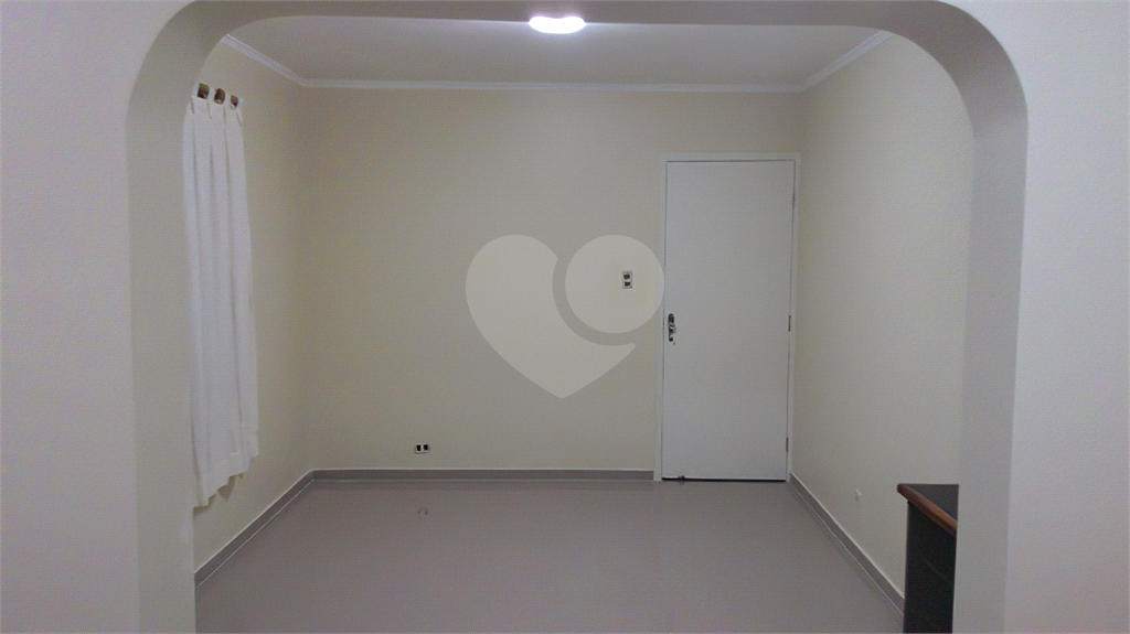 Casa de 3 Dormitórios com 150m² para Locação no Jardim Ester 