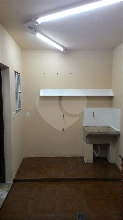 Casa de 3 Dormitórios com 150m² para Locação no Jardim Ester 