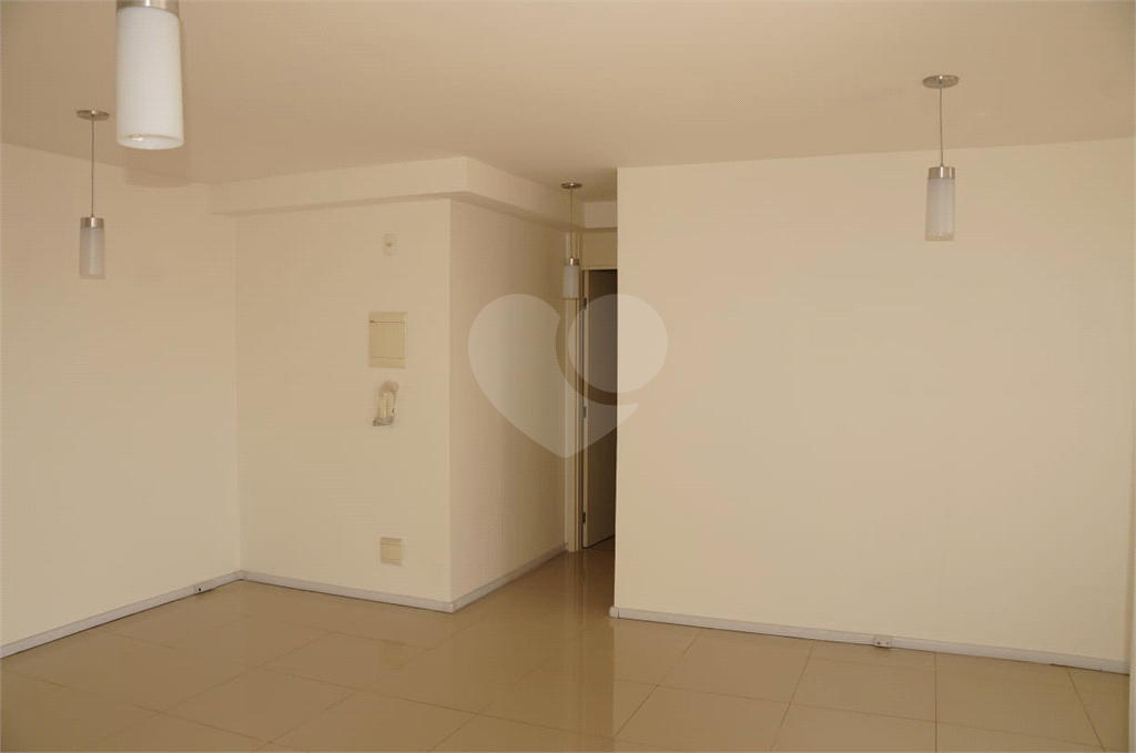 Apartamento Residencial na Av. Cupecê