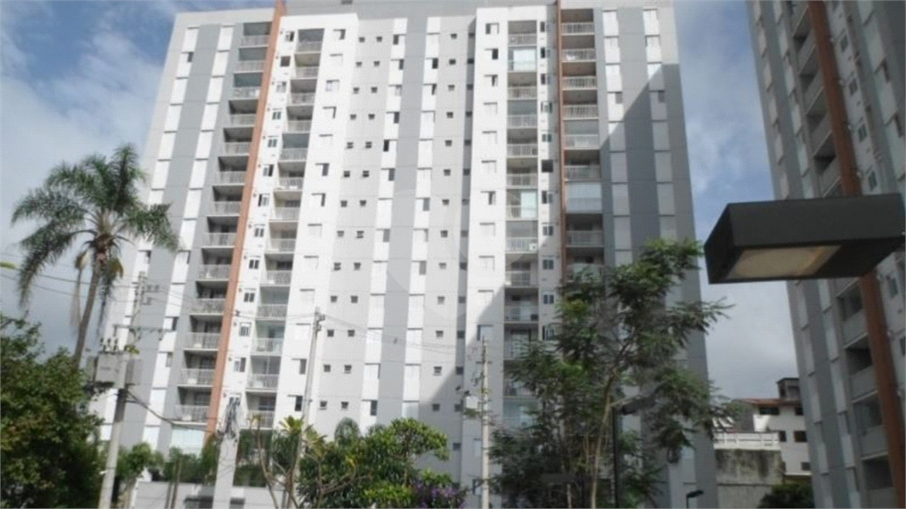 Apartamento Residencial na Av. Cupecê