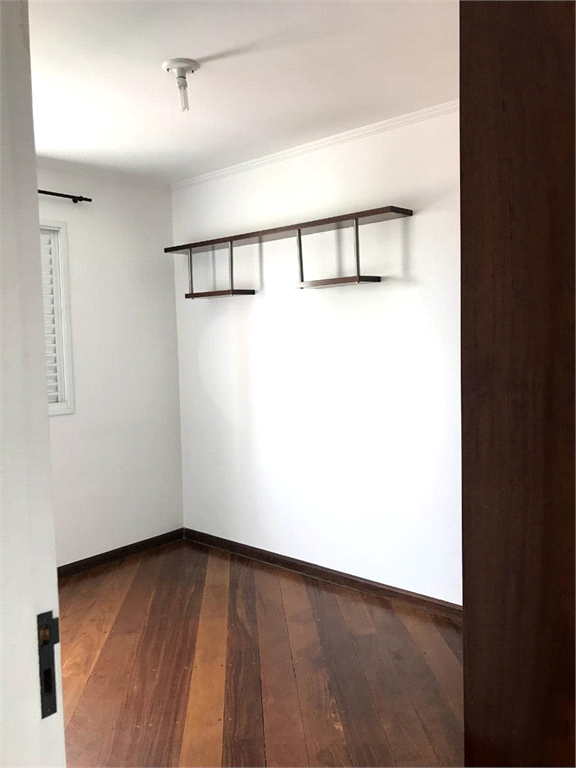 Apartamento vago com 2 vagas em ótima localização travessa da Avenida do Guacá próximo ao Shopping 