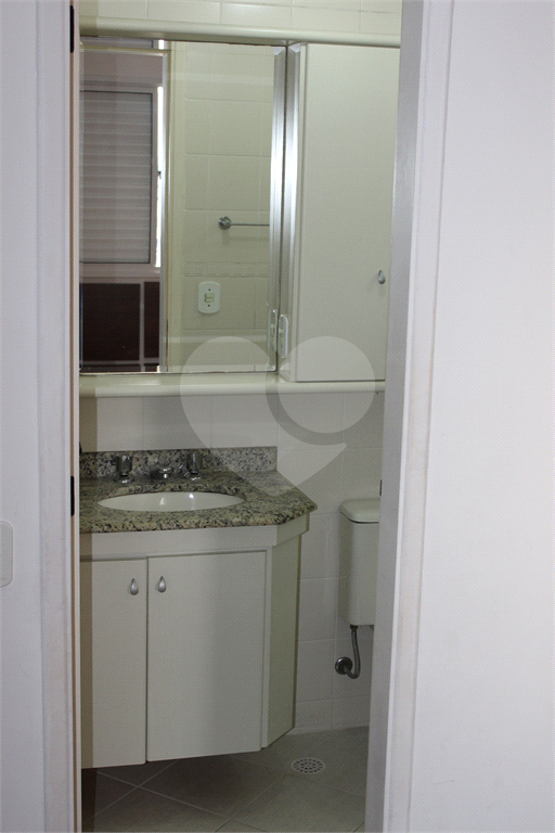 Apartamento vago com 2 vagas em ótima localização travessa da Avenida do Guacá próximo ao Shopping 