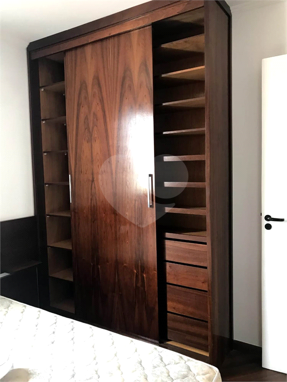 Apartamento vago com 2 vagas em ótima localização travessa da Avenida do Guacá próximo ao Shopping 