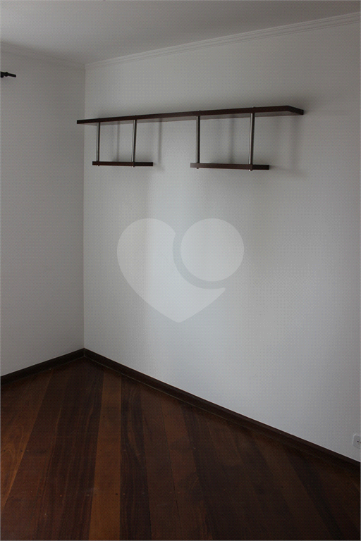 Apartamento vago com 2 vagas em ótima localização travessa da Avenida do Guacá próximo ao Shopping 