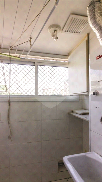 Apartamento em frente Horto Florestal com móveis planejados.