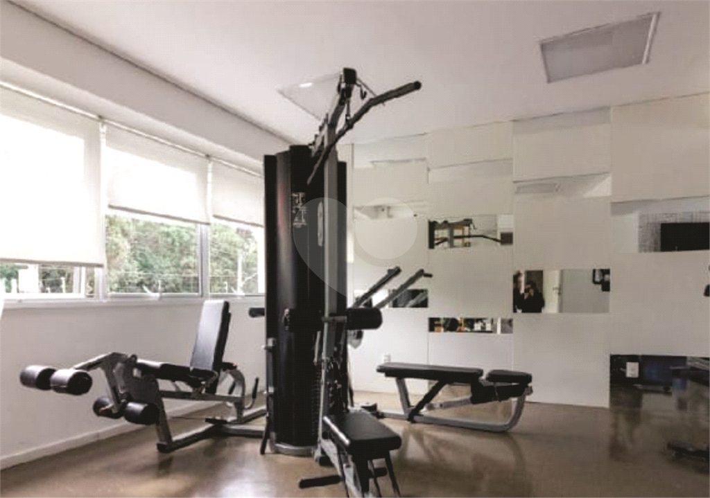 Apartamento em frente Horto Florestal com móveis planejados.