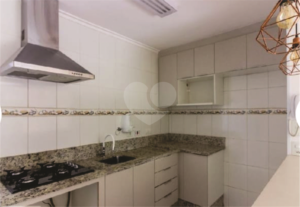 Apartamento em frente Horto Florestal com móveis planejados.