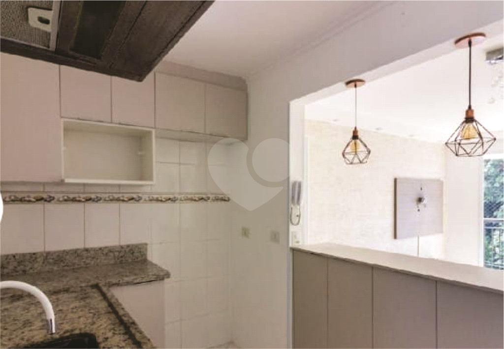 Apartamento em frente Horto Florestal com móveis planejados.