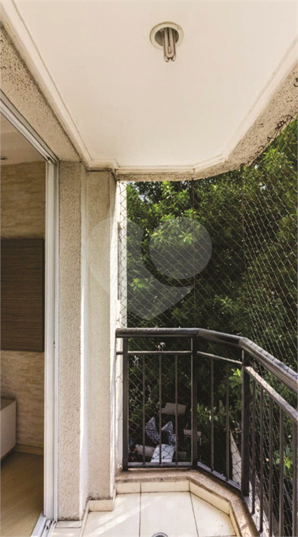 Apartamento em frente Horto Florestal com móveis planejados.