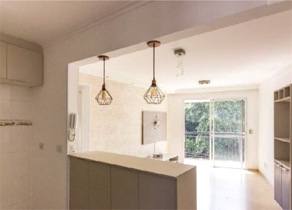 Apartamento em frente Horto Florestal com móveis planejados.