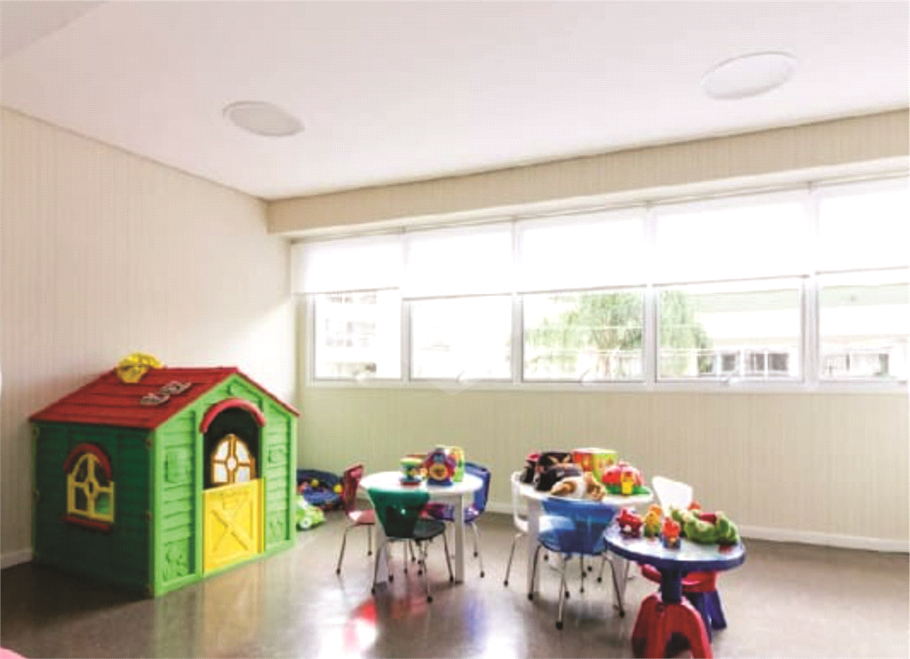 Apartamento em frente Horto Florestal com móveis planejados.