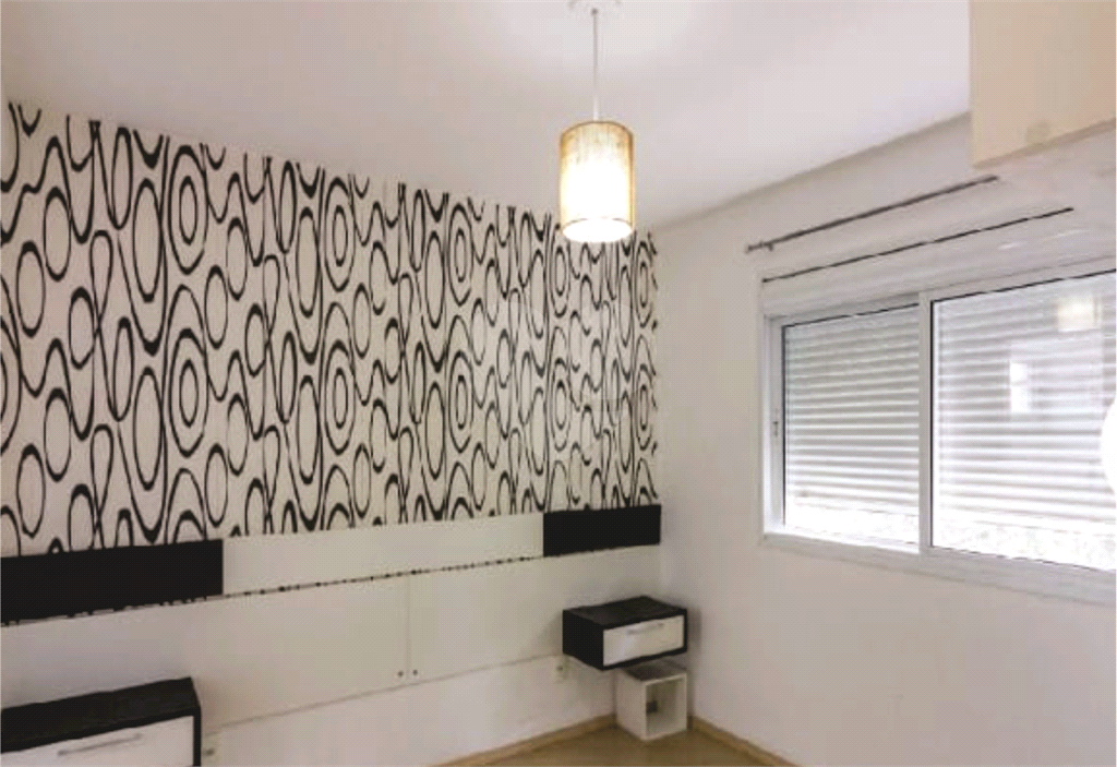 Apartamento em frente Horto Florestal com móveis planejados.