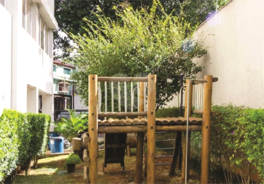 Apartamento em frente Horto Florestal com móveis planejados.