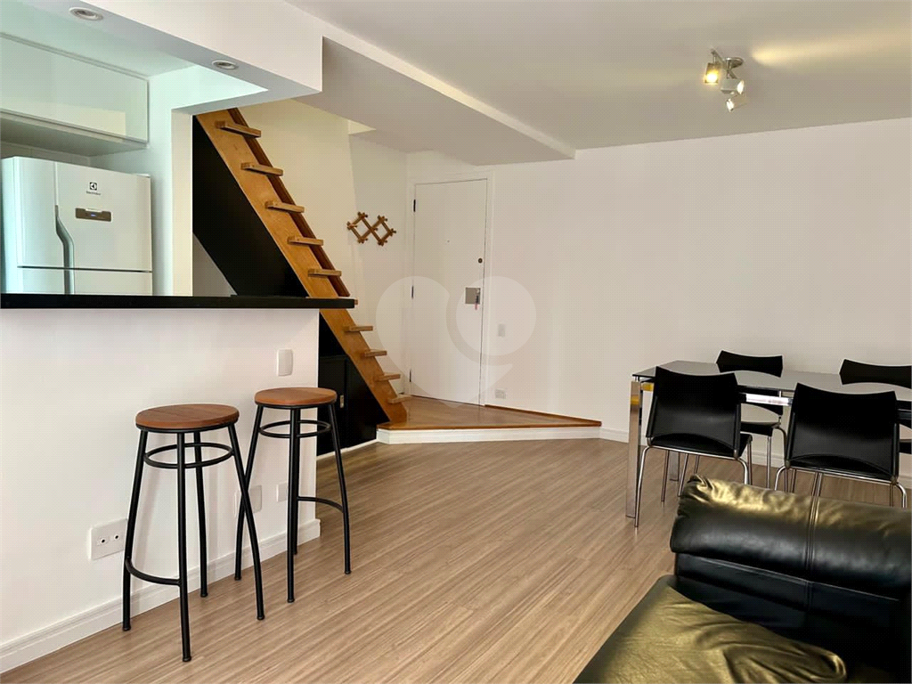 Duplex com 70m2 para alugar em Moema Índios, com 1 quarto, 1 banheiro