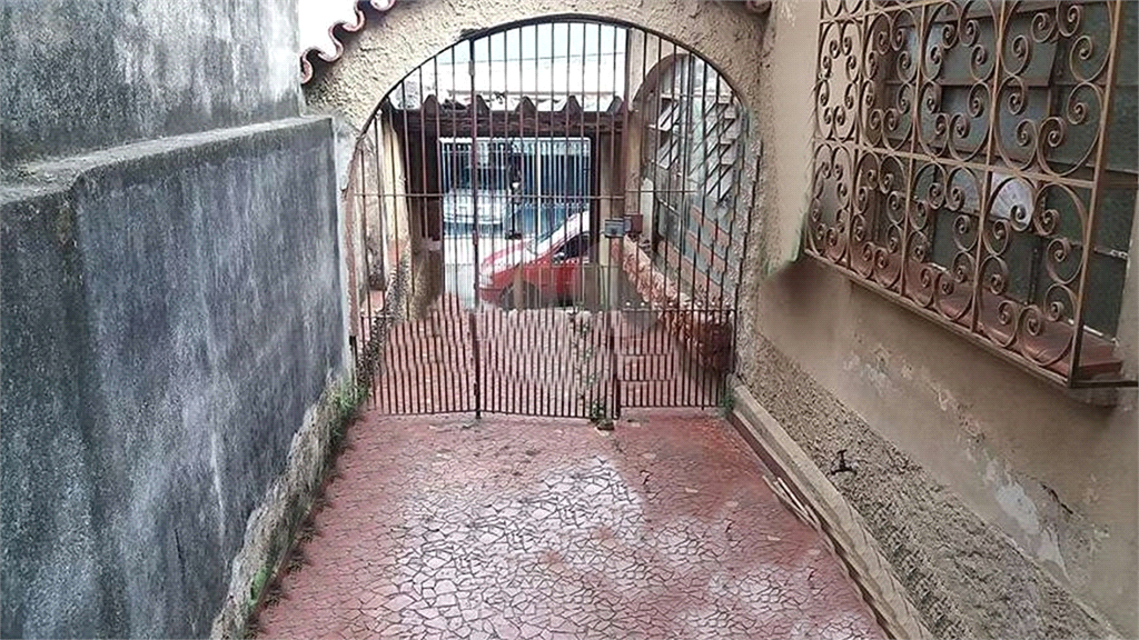 Imóvel no bairro do Limão, bem localizado. Próximo a supermercados, terminal de ônibus, bancos,