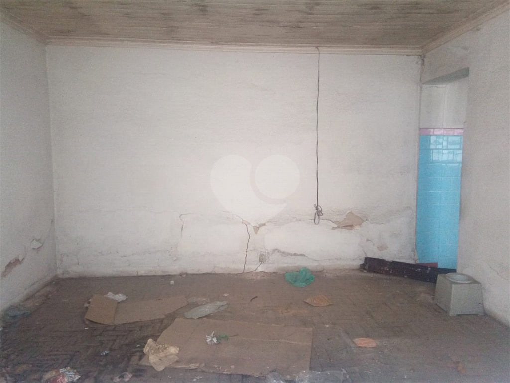 Imóvel no bairro do Limão, bem localizado. Próximo a supermercados, terminal de ônibus, bancos,
