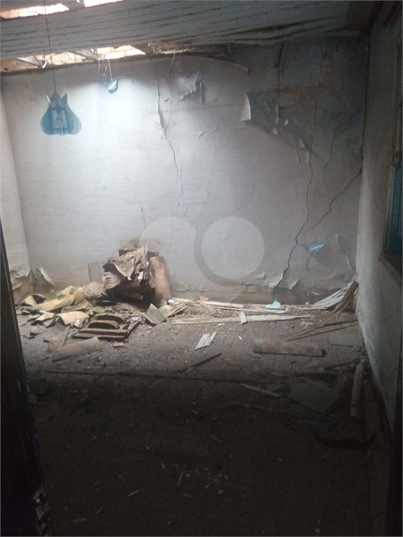 Imóvel no bairro do Limão, bem localizado. Próximo a supermercados, terminal de ônibus, bancos,