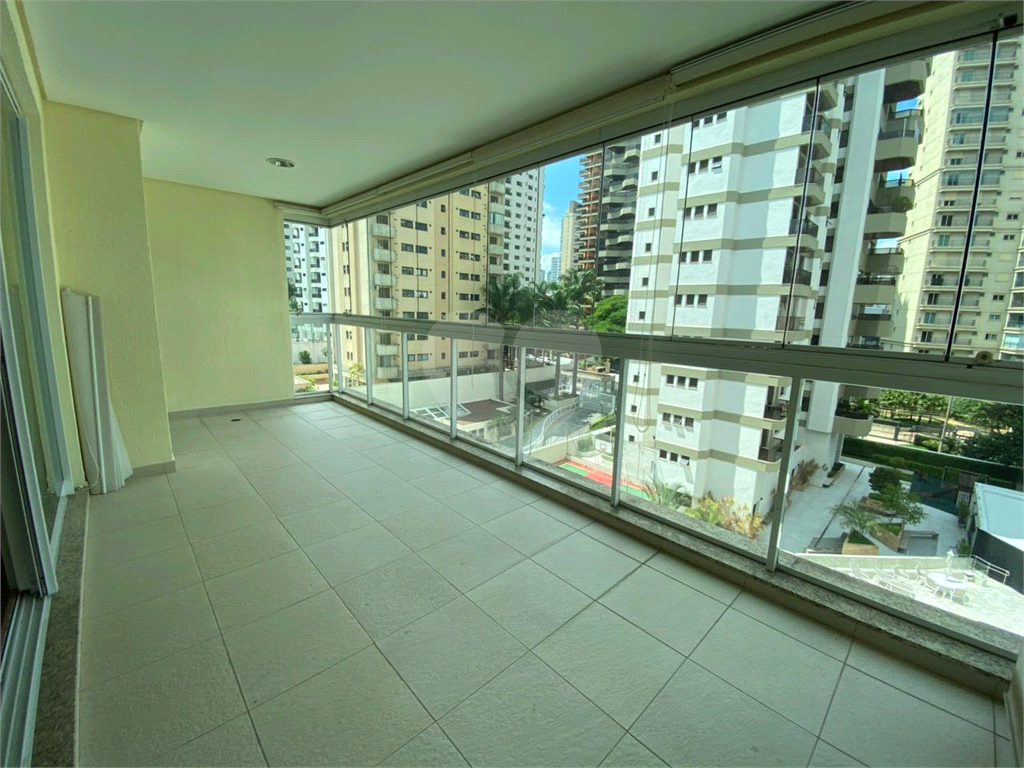 Apartamento com 3 suítes e varanda gourmet em Santana