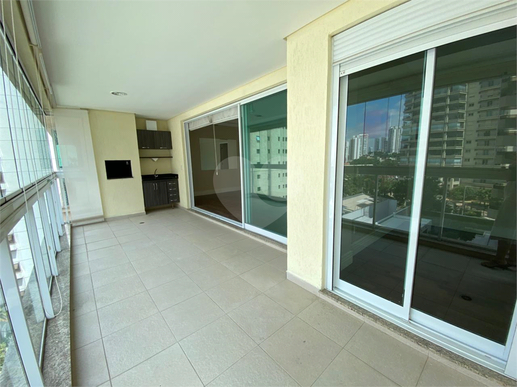 Apartamento com 3 suítes e varanda gourmet em Santana