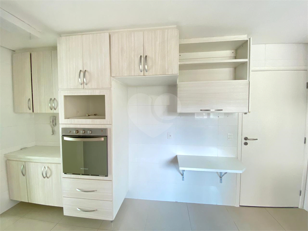 Apartamento com 3 suítes e varanda gourmet em Santana