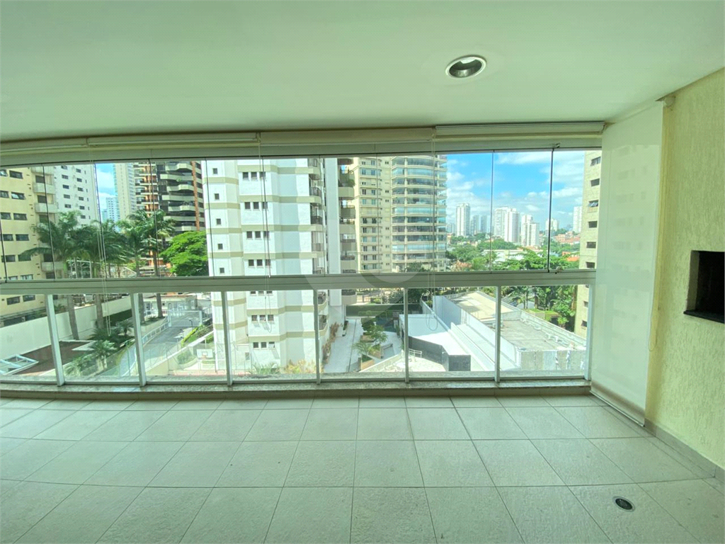 Apartamento com 3 suítes e varanda gourmet em Santana