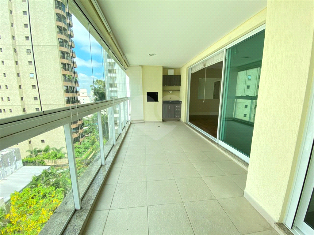 Apartamento com 3 suítes e varanda gourmet em Santana