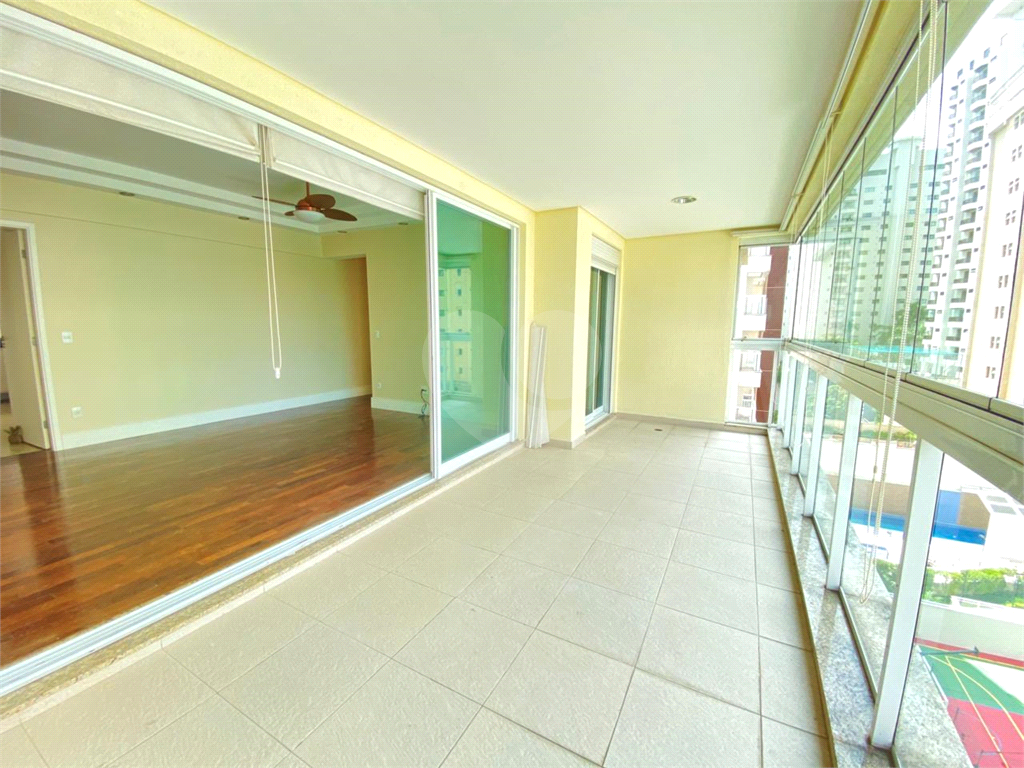 Apartamento com 3 suítes e varanda gourmet em Santana