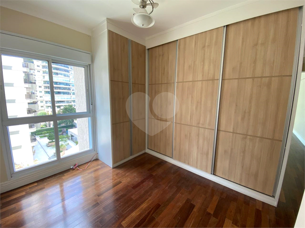 Apartamento com 3 suítes e varanda gourmet em Santana