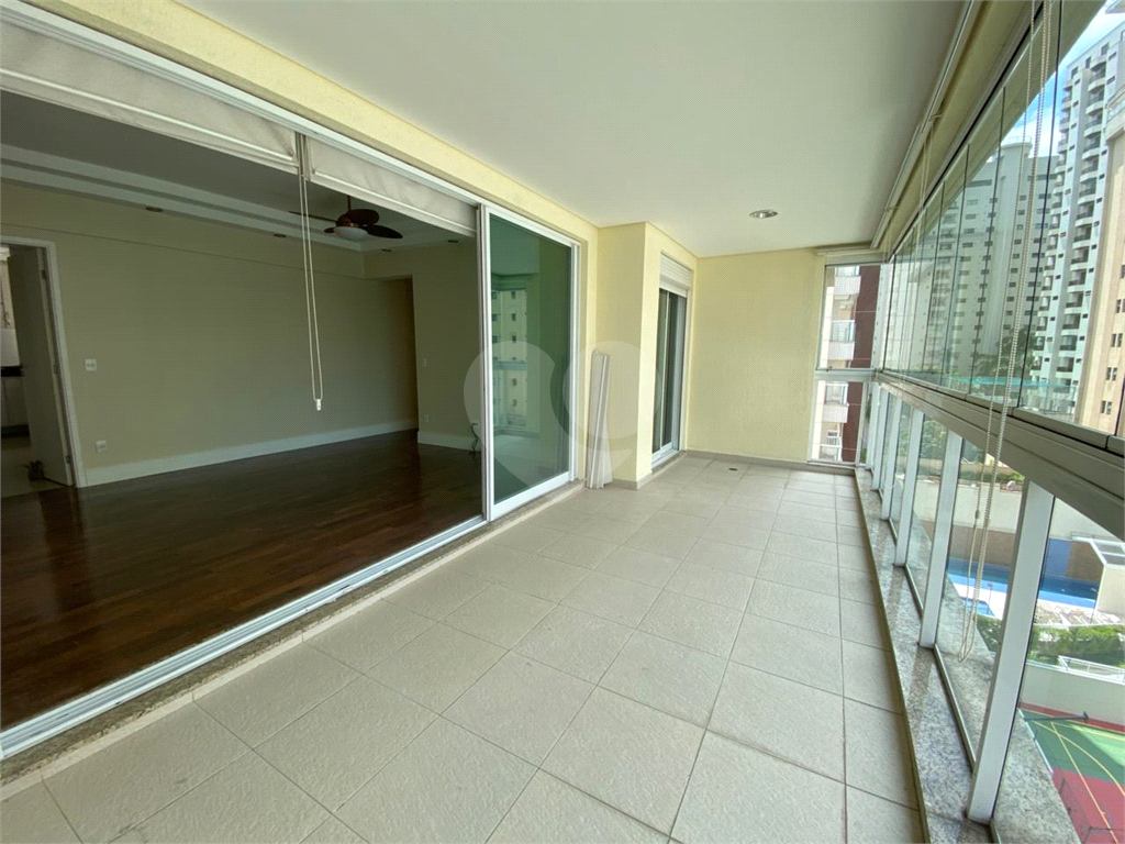 Apartamento com 3 suítes e varanda gourmet em Santana