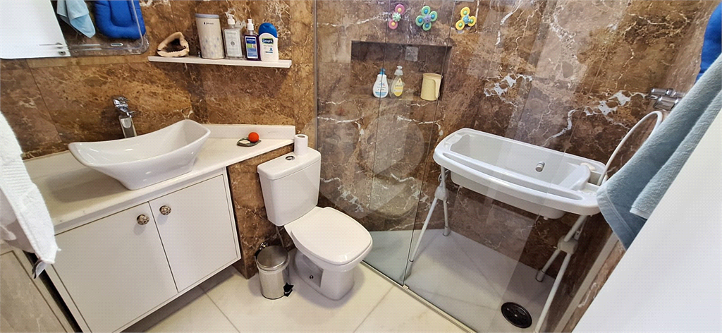 Apartamento a venda em Moema fora de rota - 3 quartos sendo 1 suite - 700m da estação Moema