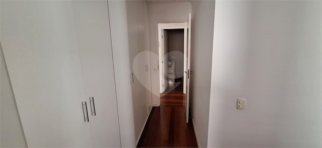 Apartamento a venda em Moema fora de rota - 3 quartos sendo 1 suite - 700m da estação Moema